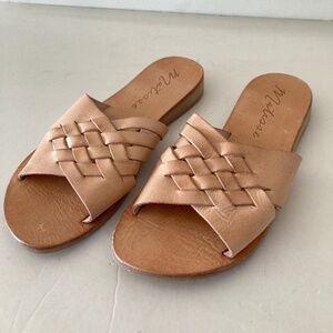 Matisse Anthropologie Azul Neutral Woven Leather Sandals.